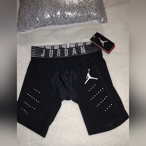 Jordan boy's black boxer size M